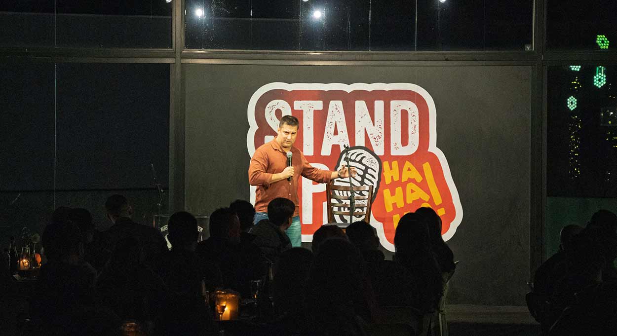 Sexta-feira (11) tem show de stand up no Dreams Motor Show