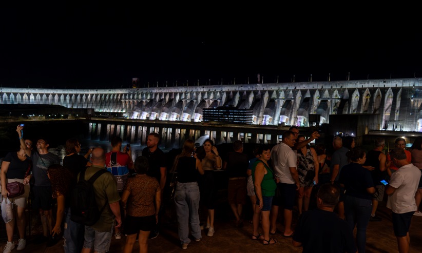 passeio itaipu iluminada