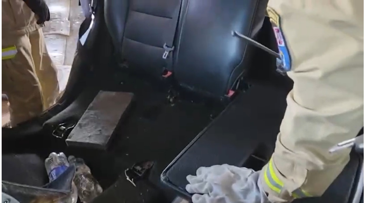 Bombeiros são chamados na Ponte da Amizade para retirar maconha de fundo falso