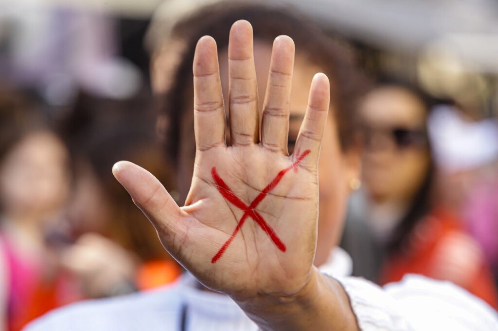 Caminhada do Meio-Dia mobiliza Foz e 120 cidades contra o feminicídio