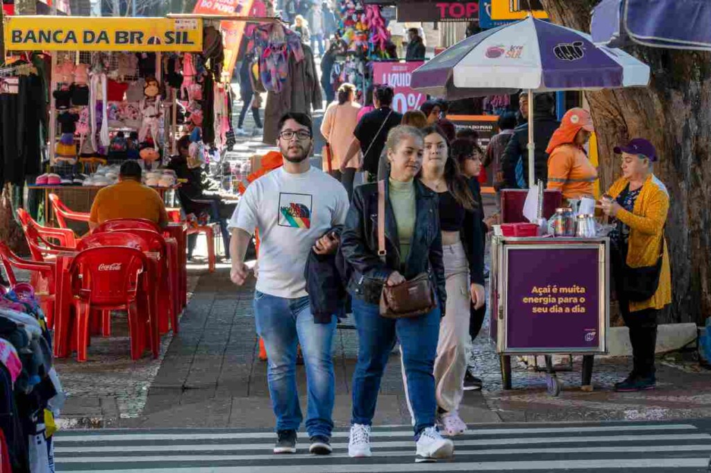 Foz do Iguaçu oferta 600 vagas de emprego para fichar; veja a lista