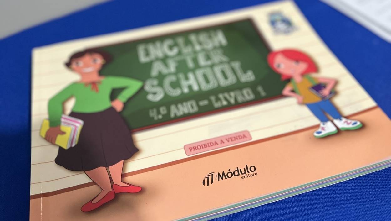 Justiça manda prefeitura devolver livros retirados das escolas de Foz