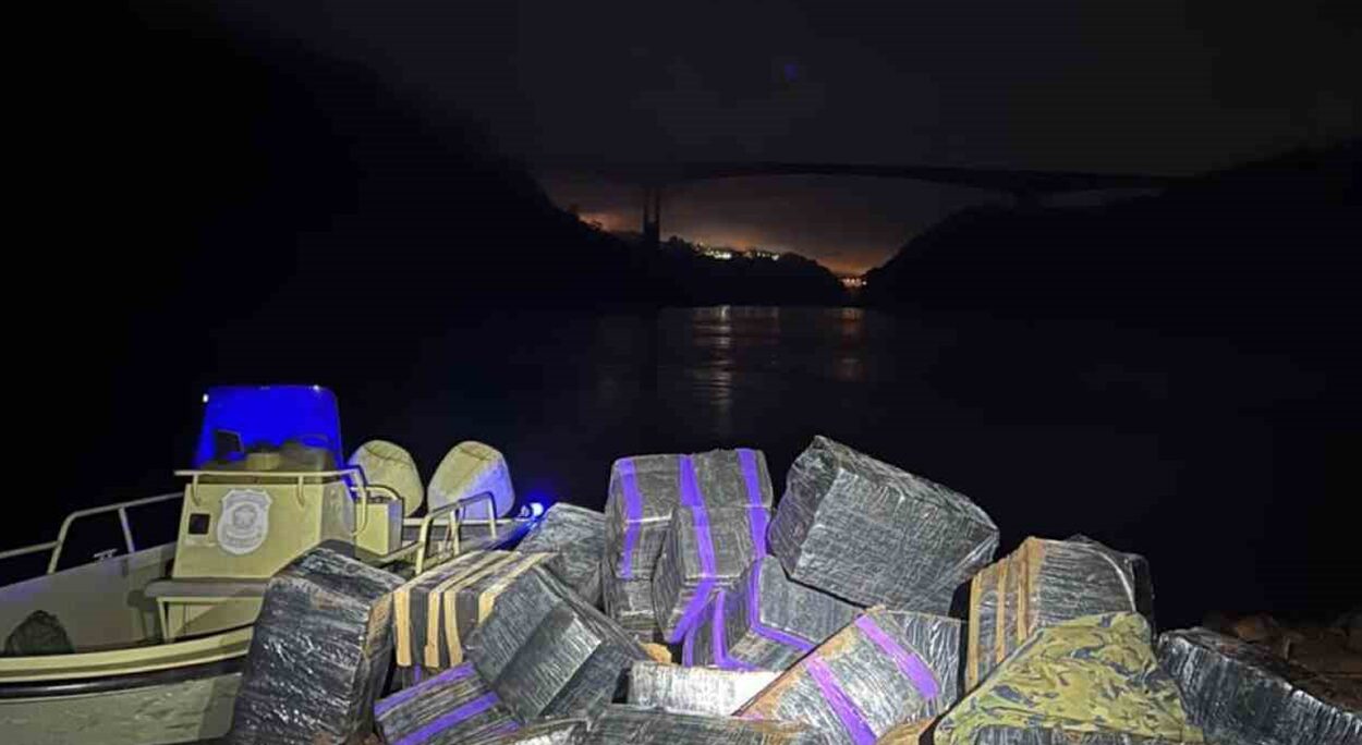 Polícia intercepta 1,6 tonelada de maconha às margens do Rio Paraná