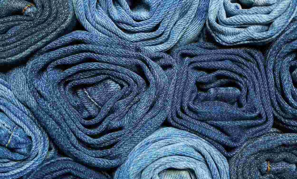 Outlet de jeans ‘torra’ 1.500 peças com até 70% de desconto em Foz