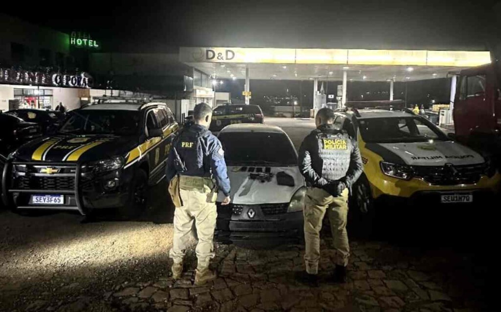 Polícia confisca pistolas 9mm na BR-277 após perseguir carro em alta velocidade