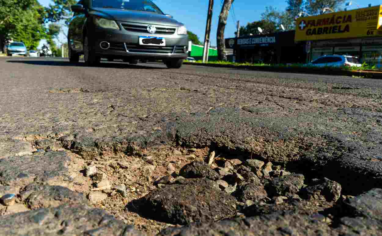 Prefeitura projeta cobrir 5 mil buracos com compra de concreto quente