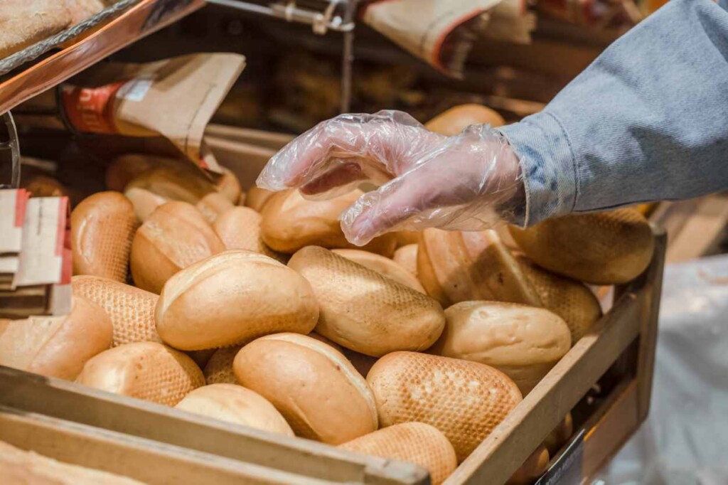 Supermercados oferecem vagas em açougue e padaria