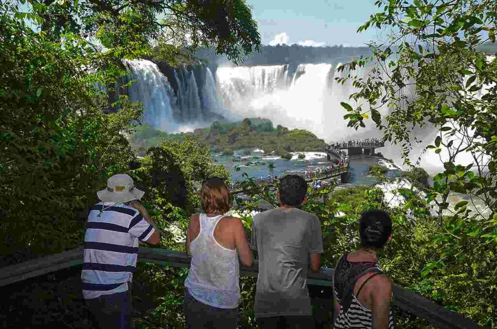 Turismo internacional cresce mais de 20% no estado; Foz é porta de entrada