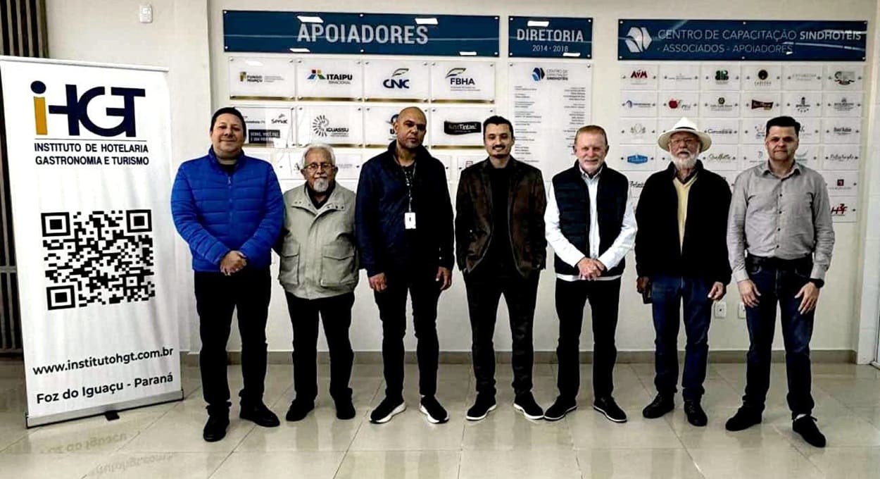 Autoridades debatem instalação da Escola de Turismo em Foz do Iguaçu