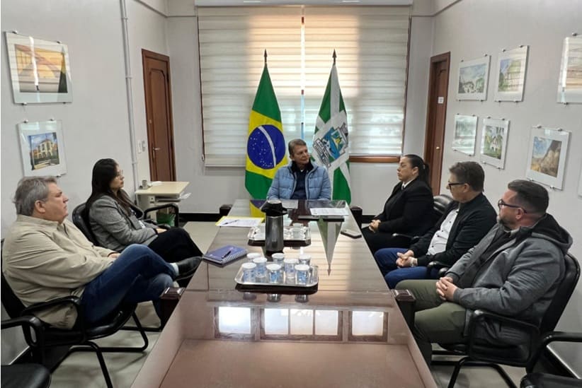 Panorama da reunião na Prefeitura de Foz do Iguaçu.