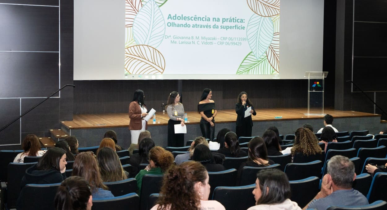 Itaipu promove capacitação para atendimento a adolescentes em Foz do Iguaçu