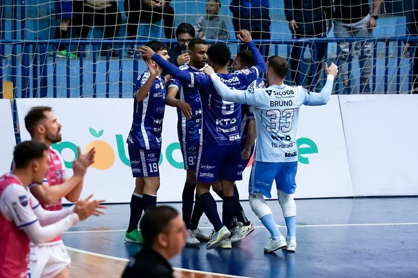 Foz Cataratas conseguiu a reação na segunda etapa.