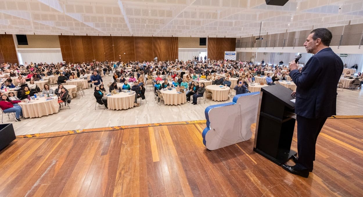 Fórum promovido por Itaipu reúne profissionais da educação em Medianeira