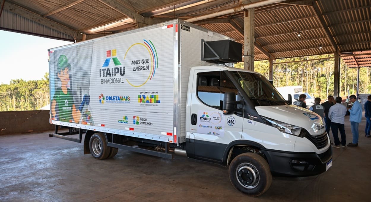 Itaipu investe em reciclagem e infraestrutura rural em cidade da região