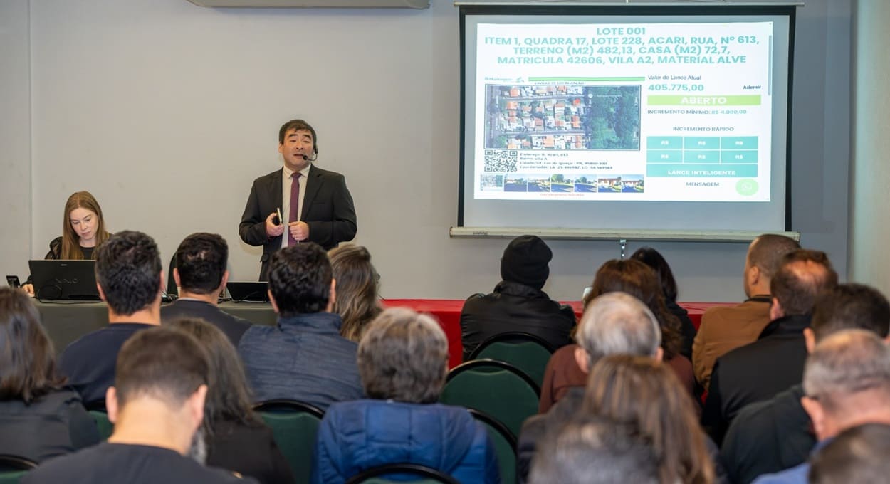 Leilão de casas da Vila A tem maior arrecadação do ano em Foz do Iguaçu