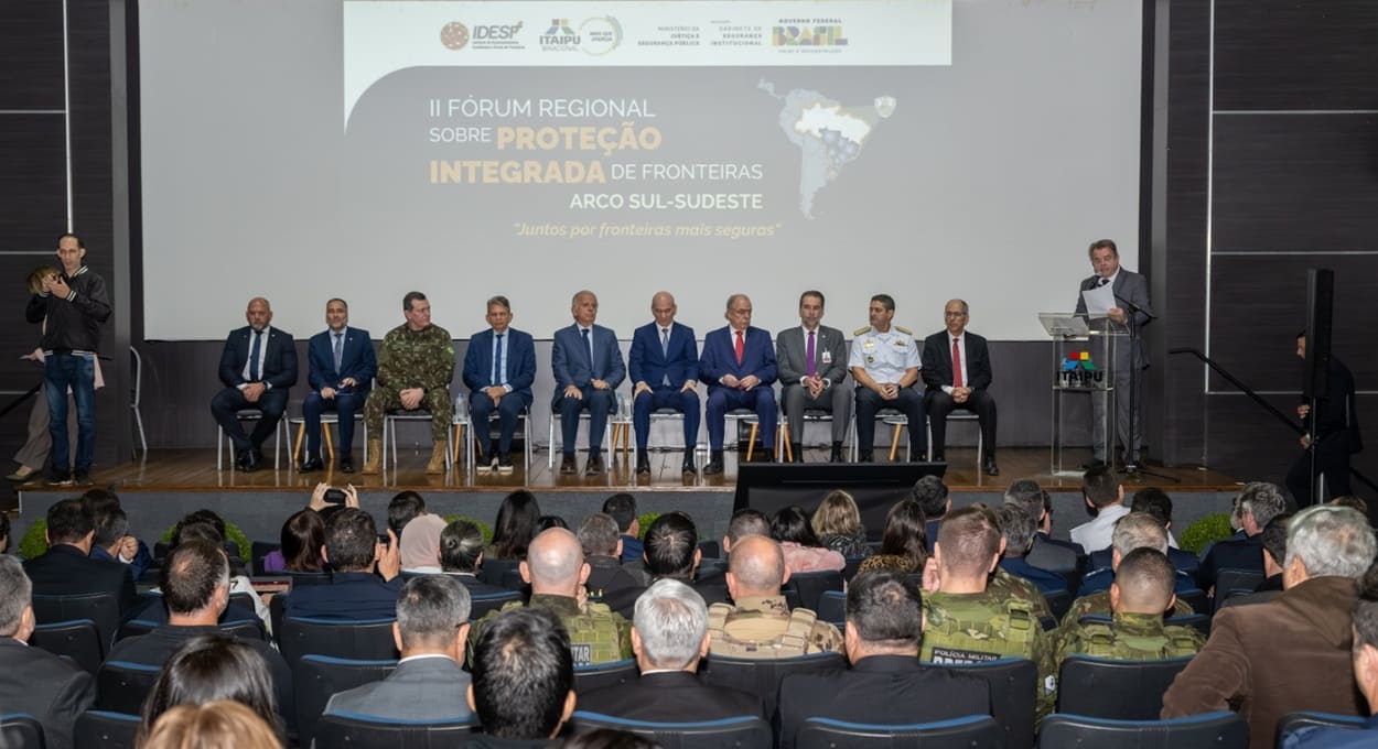 Em Foz do Iguaçu, ministros discutem proteção das fronteiras do Brasil