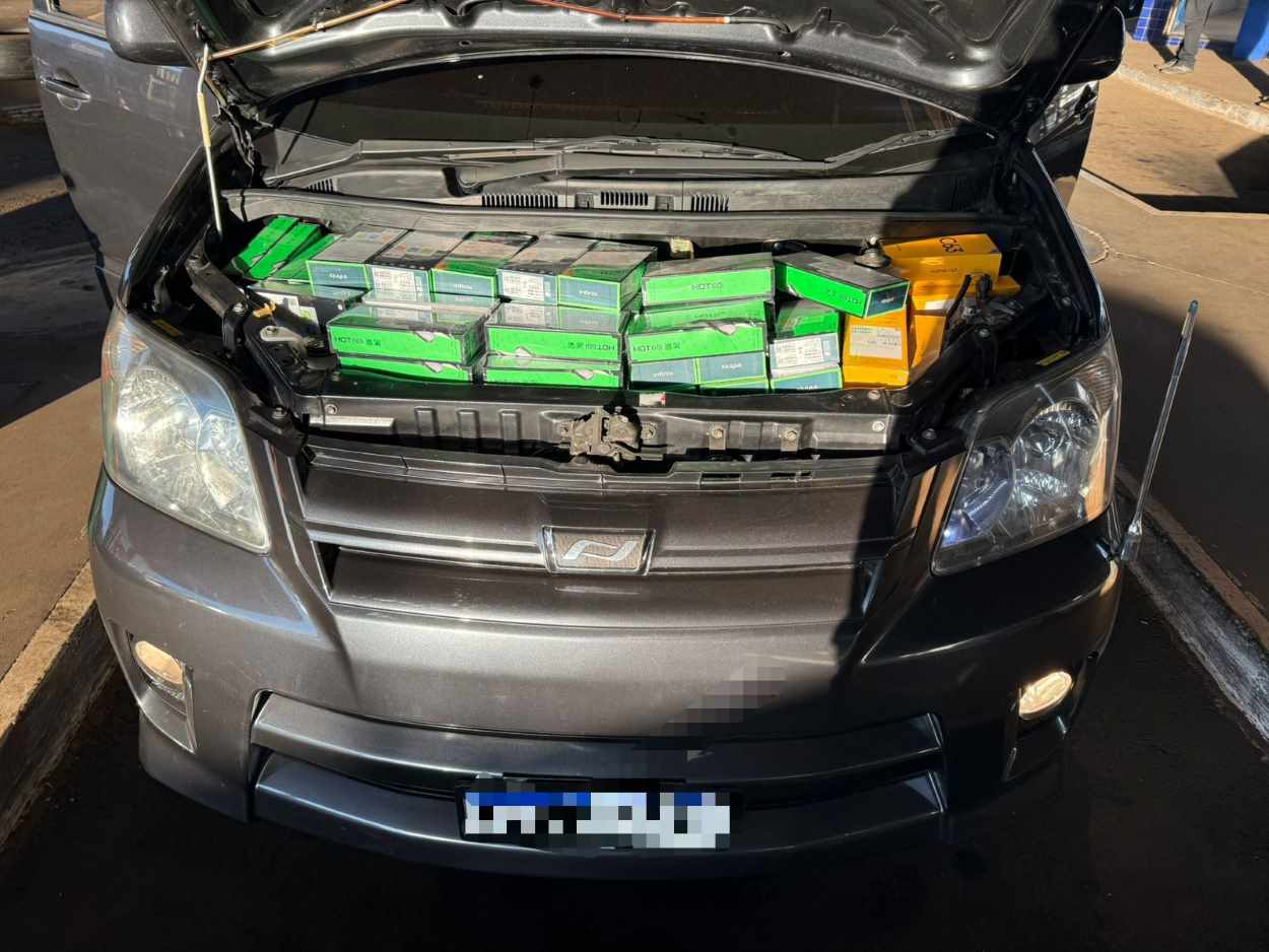 Brasileiro e paraguaio são flagrados com R$ 220 mil em celulares e cigarros eletrônicos