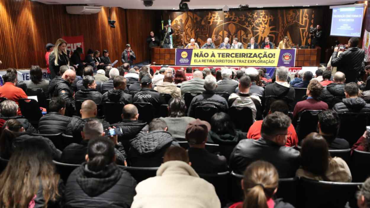 Audiência na ALEP define campanha para reverter terceirização no Paraná