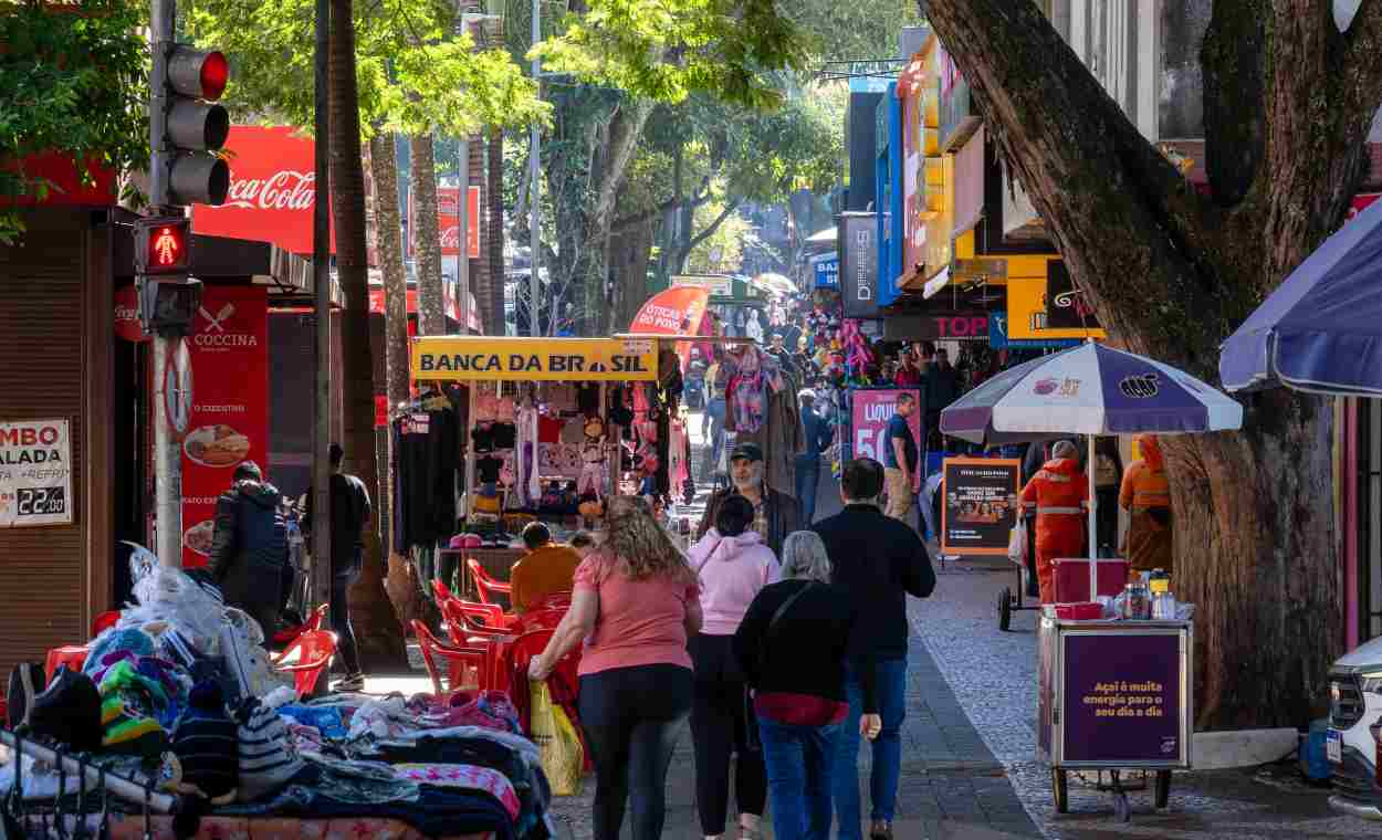 Avenida Brasil celebra os pais com 5 bandas, chope e oferta no comércio