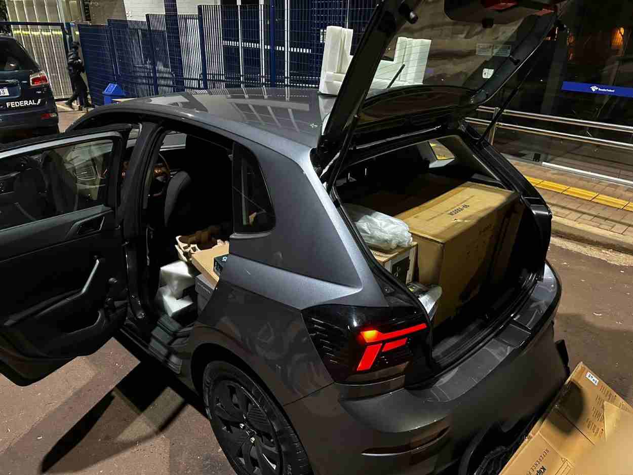 Comboio do contrabando: Receita intercepta cinco carros na BR-277