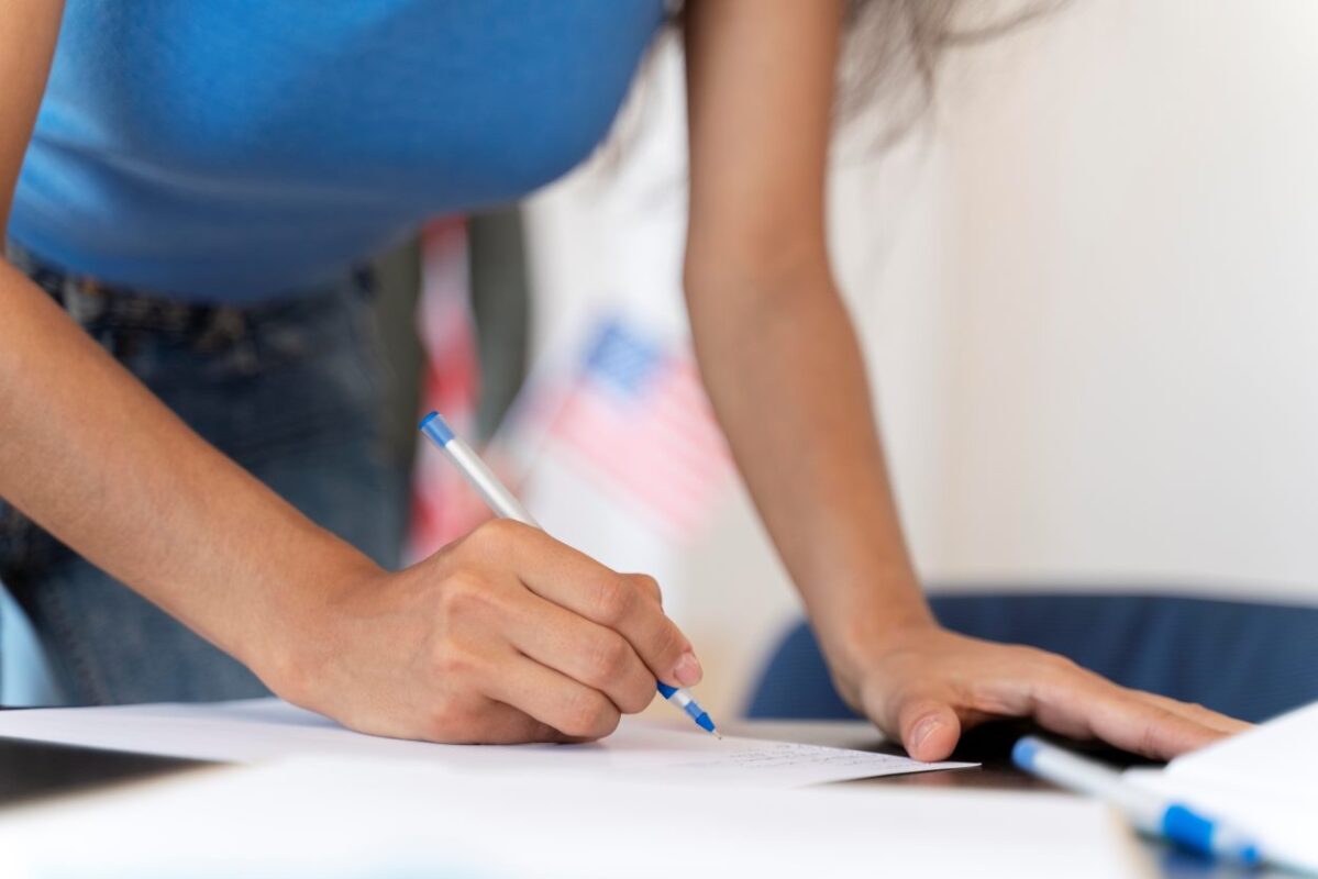 Concurso com salário até R$ 10 mil tem vagas de ensino médio e superior