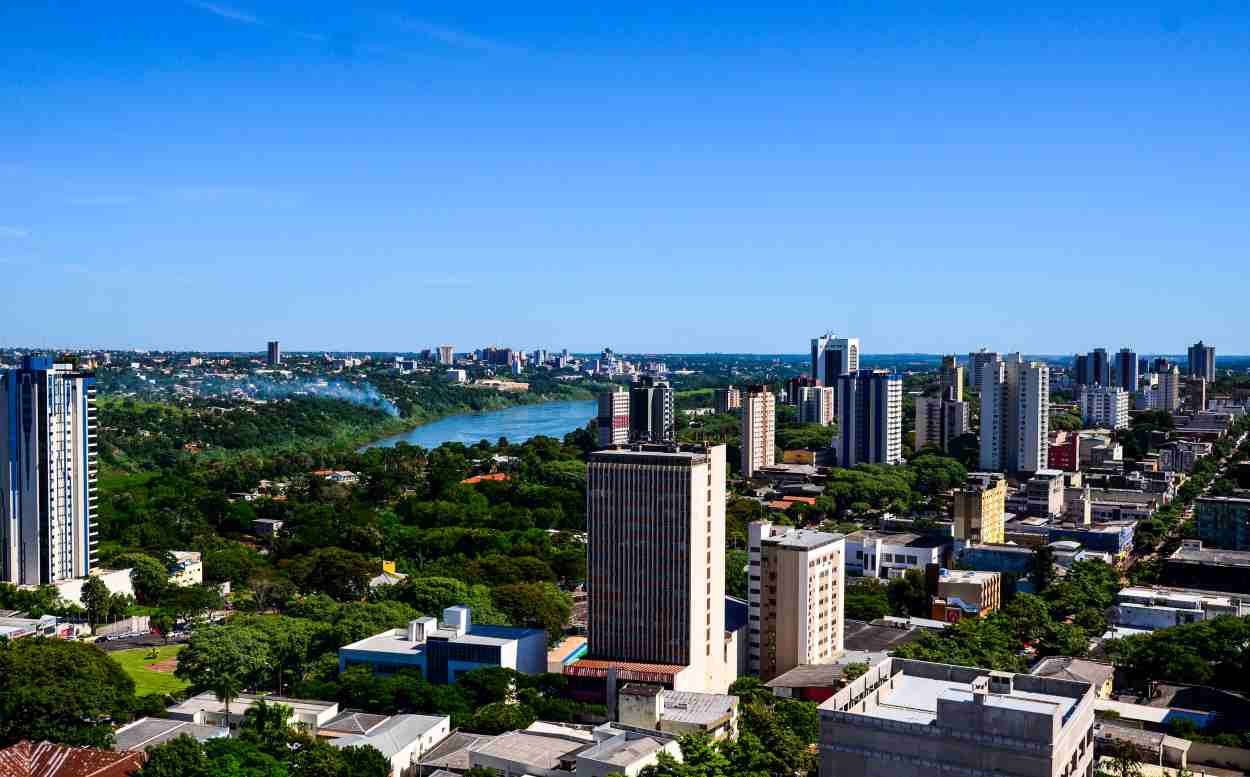 Foz do Iguaçu tem 600 vagas de emprego — caixa, pedreiro, motorista e mais