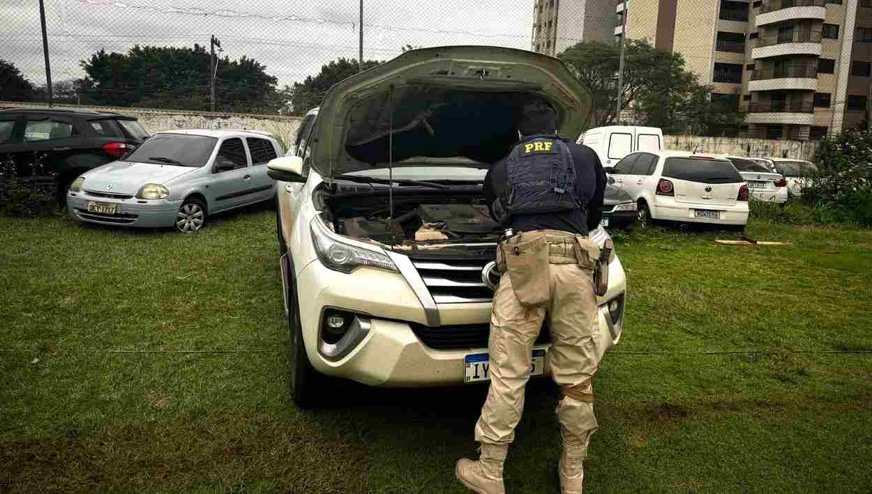 Homem preso receberia R$ 3 mil para entregar carro roubado em Foz