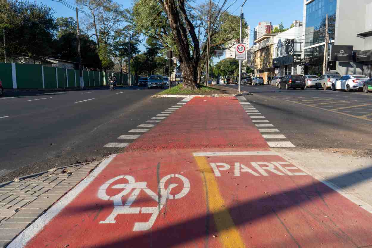 Obra parada: Avenida JK travou em trecho perto do terminal e no viaduto