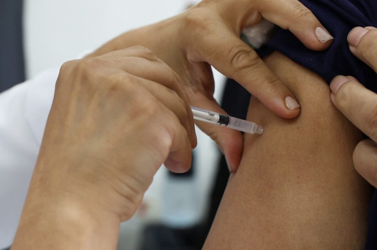 Vacina contra o HPV para adolescentes está disponível nas unidades de saúde de Foz