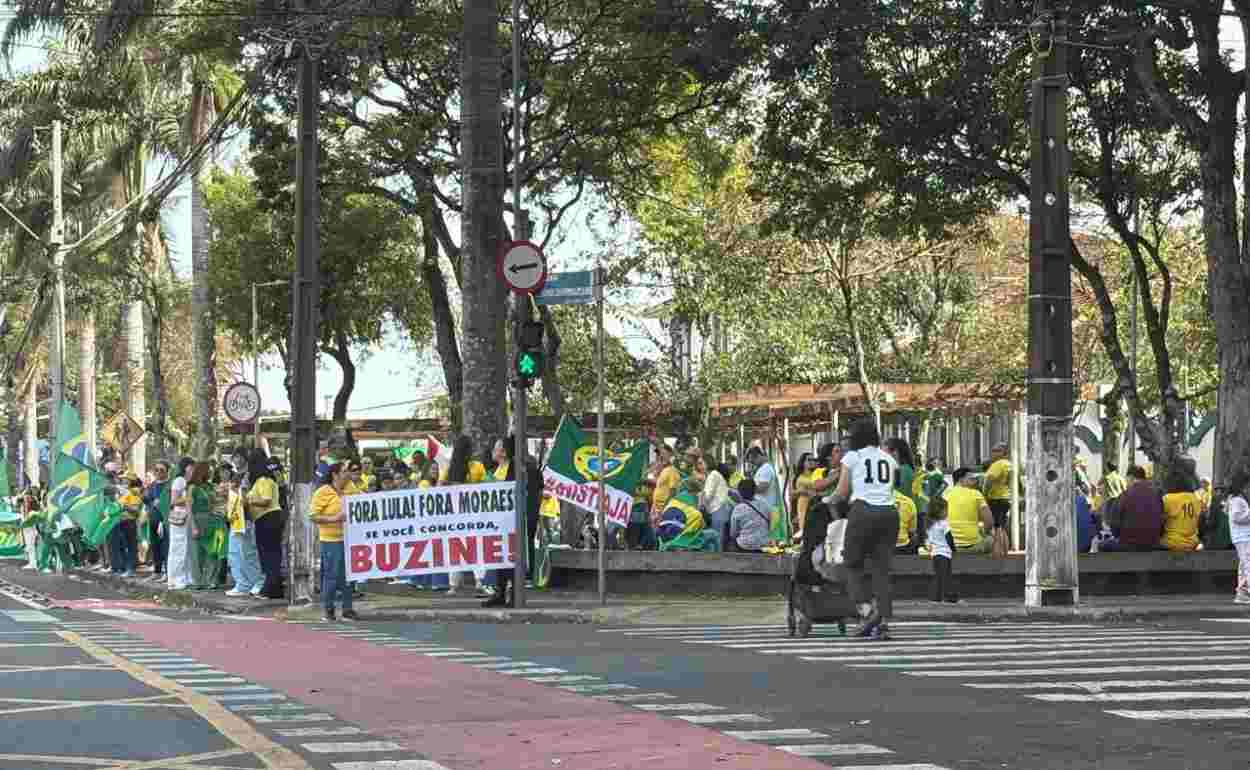 Contra ‘Xandão’ e Lula, direita de Foz vai às ruas em ato