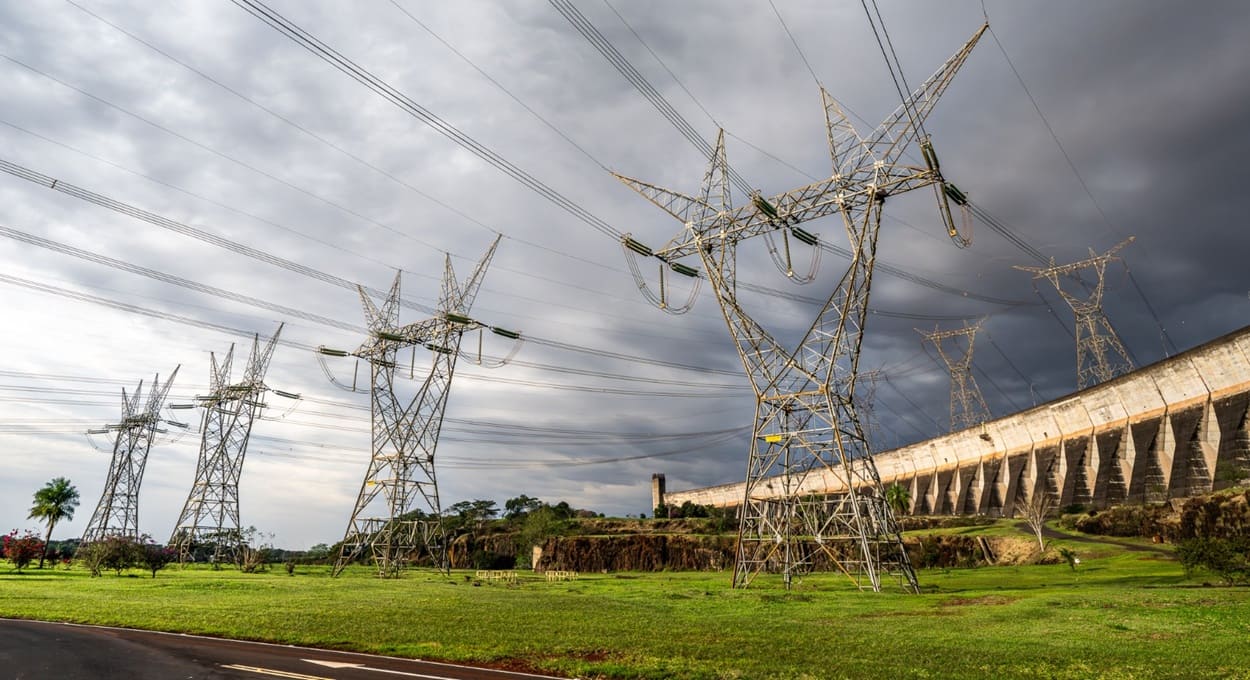 Itaipu Binacional atinge marca histórica de produção de energia elétrica