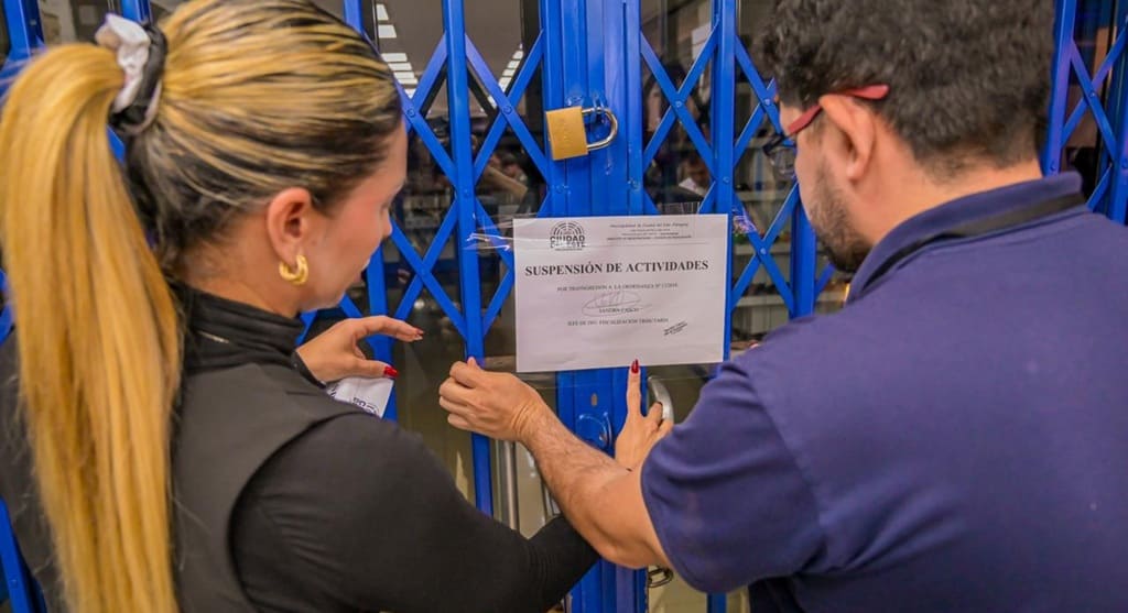 Segunda loja fechada pelos fiscais da prefeitura de Ciudad del Este.