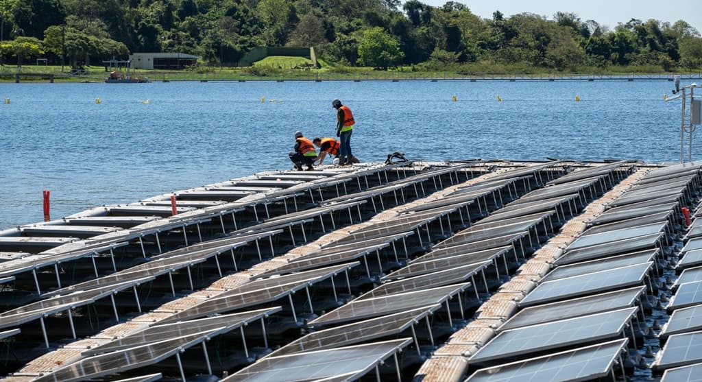 Usina solar flutuante deverá começar a gerar energia ainda em 2025.