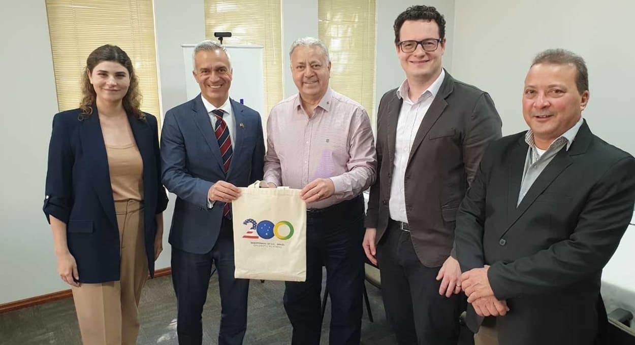 Consulado reforça atendimento a cidadãos dos EUA em Foz do Iguaçu