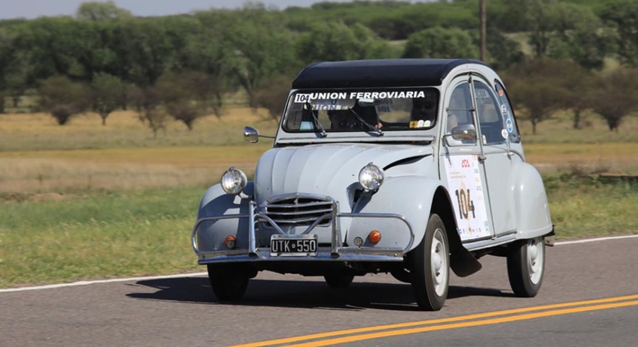 Carros antigos tomam as ruas do lado argentino da fronteira