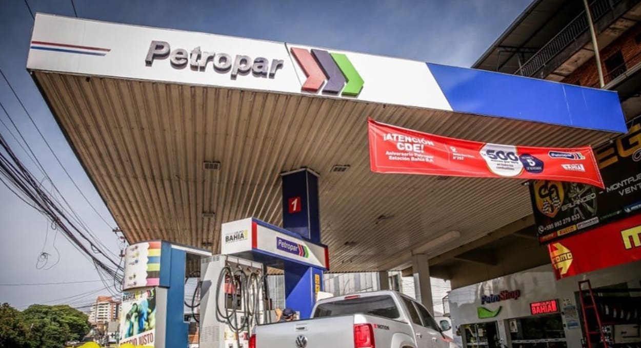 Paraguai anuncia nova redução no preço da gasolina no país — veja quanto