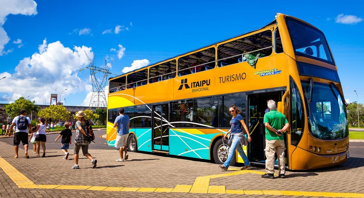 Moradores de Foz do Iguaçu terão transporte de graça para visitar Itaipu