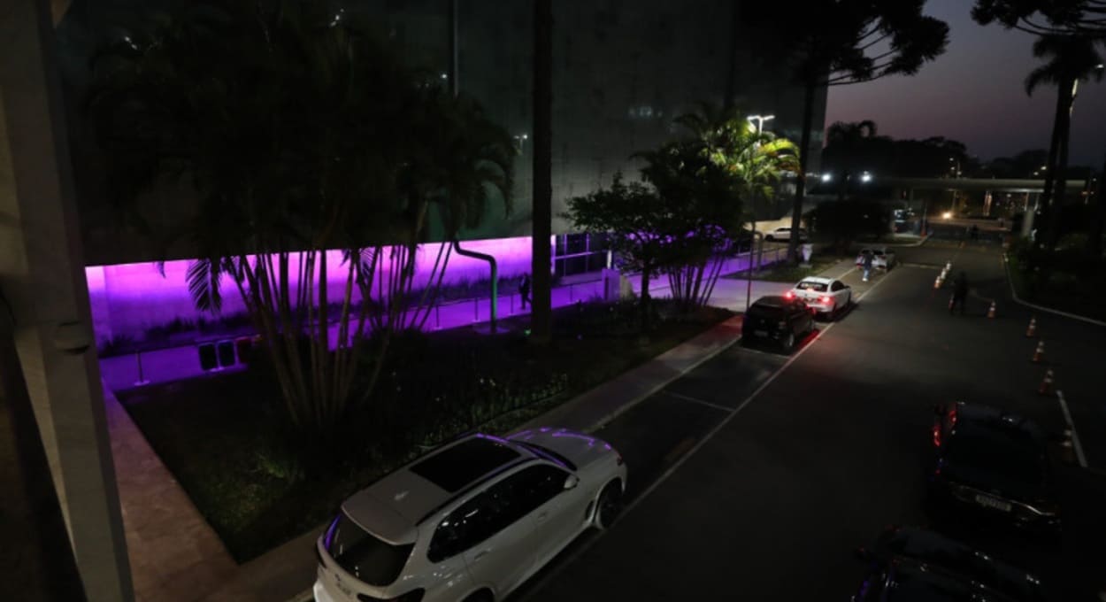 Assembleia ganha iluminação lilás em campanha sobre o Alzheimer