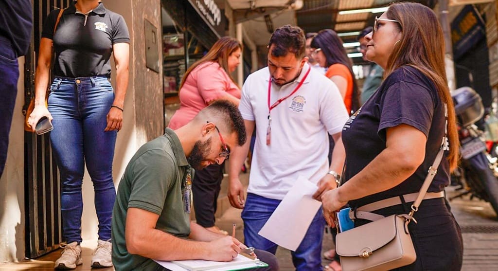 Autoridades do Paraguai compareceram ao local da denúncia.