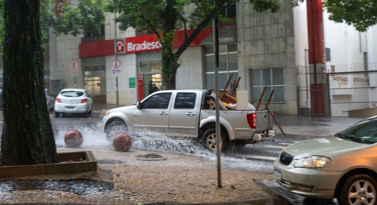 Setembro vai embora com previsão de chuva em Foz do Iguaçu — confira o boletim