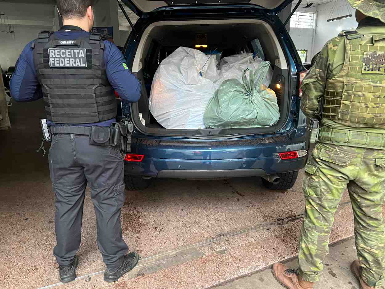 Polícia apreende mercadorias em estacionamento e guarda-volumes de Foz