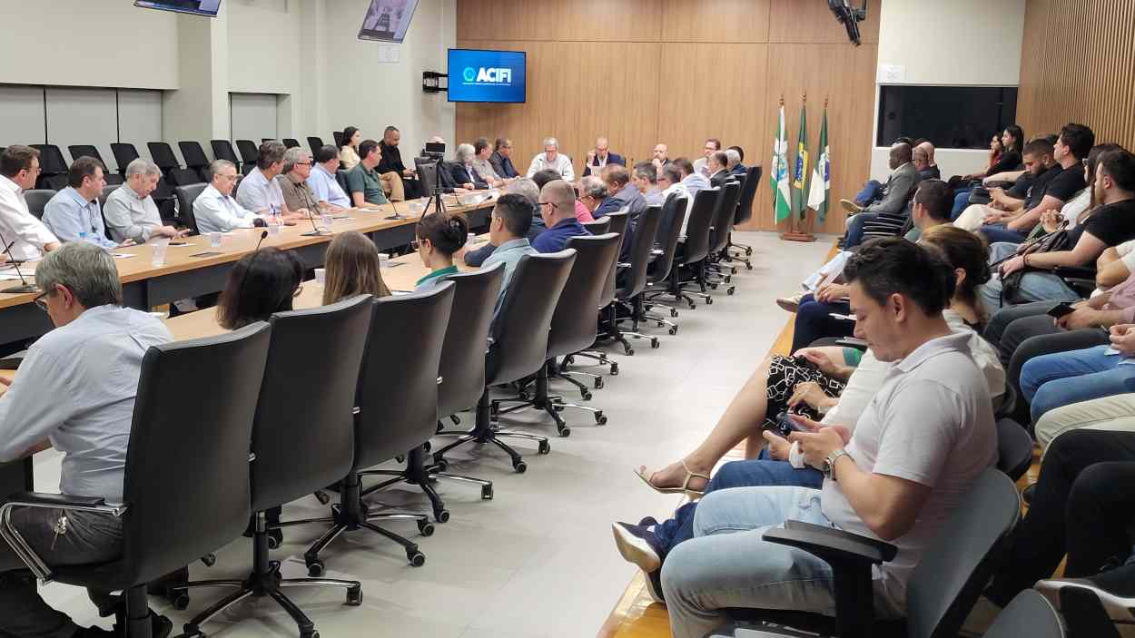 Foz do Iguaçu debate caminhos para a industrialização