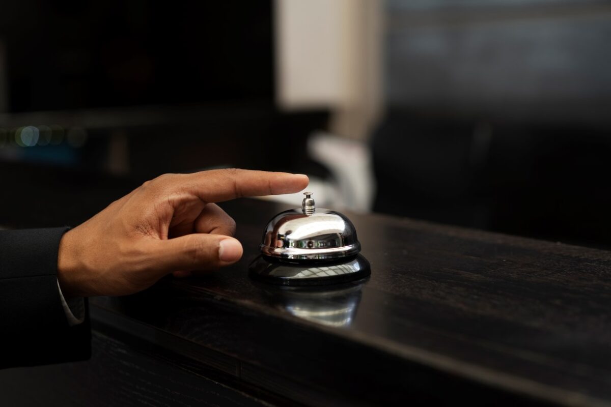 Hotel em Foz do Iguaçu contrata recepcionista para período da noite