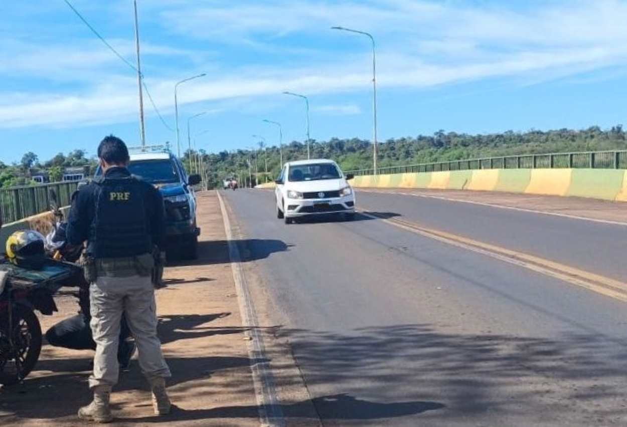 PRF recolhe motos em operação na Ponte Tancredo Neves