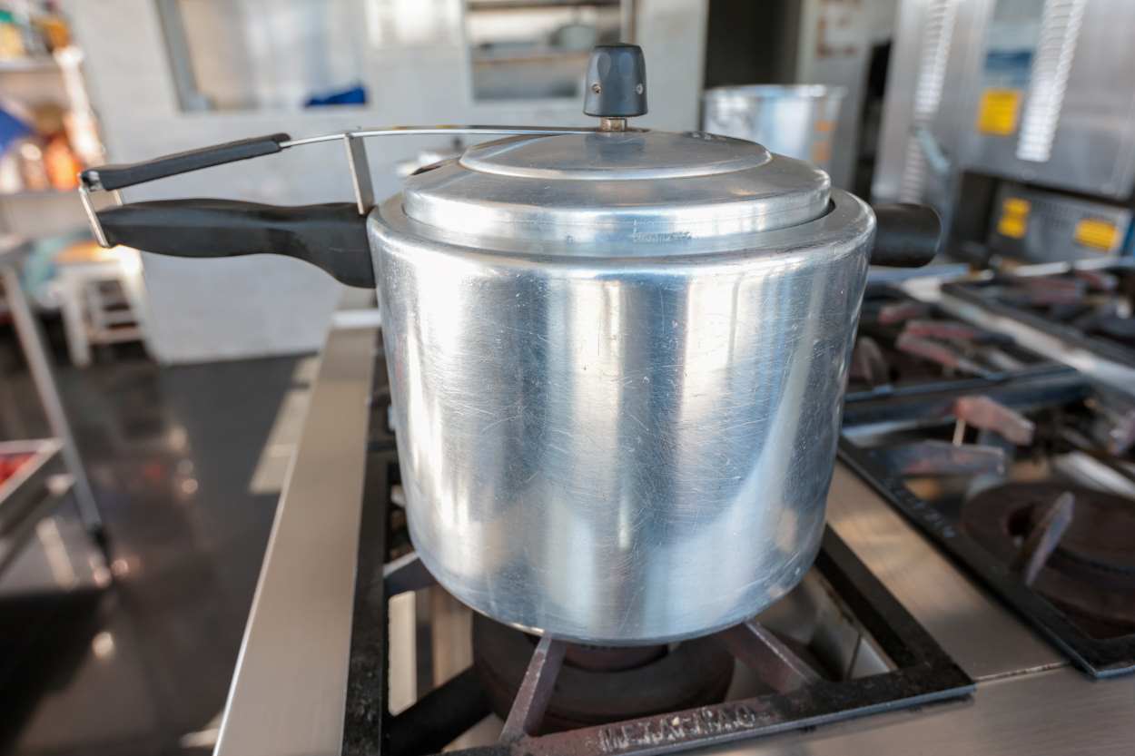 Bombeiros alertam para riscos e cuidados no uso da panela de pressão