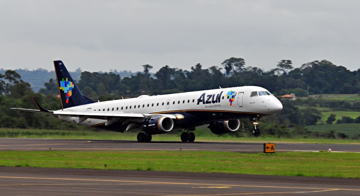 Extensão da pista do aeroporto de Foz do Iguaçu tem primeira decolagem