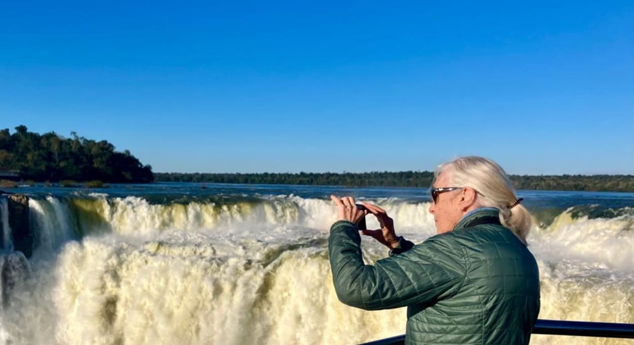 Relembre como foi a visita de Jane Goodall às Cataratas em 2024