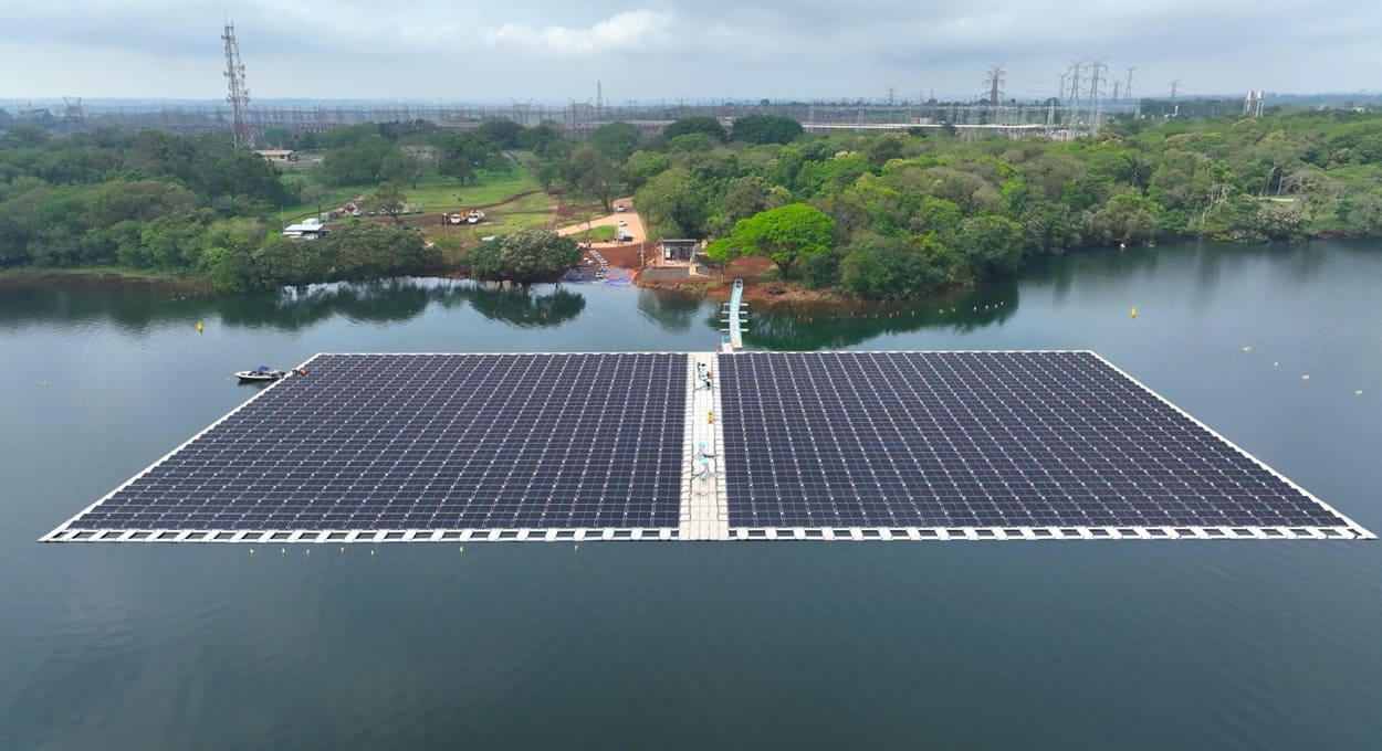 Itaipu completa primeira fase da usina solar flutuante no lago