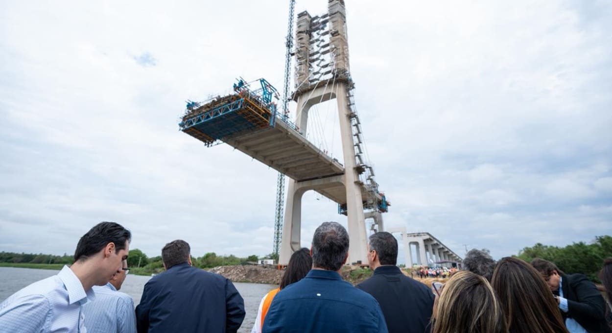 Presidente do Paraguai visita o Brasil e vistoria obra de ponte na fronteira