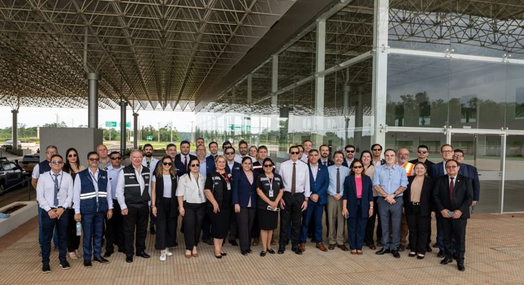 Autoridades que participaram da reunião visitaram as instalações aduaneiras na Ponte da Integração.